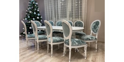 Яскраві столові комплекти з масиву дерева